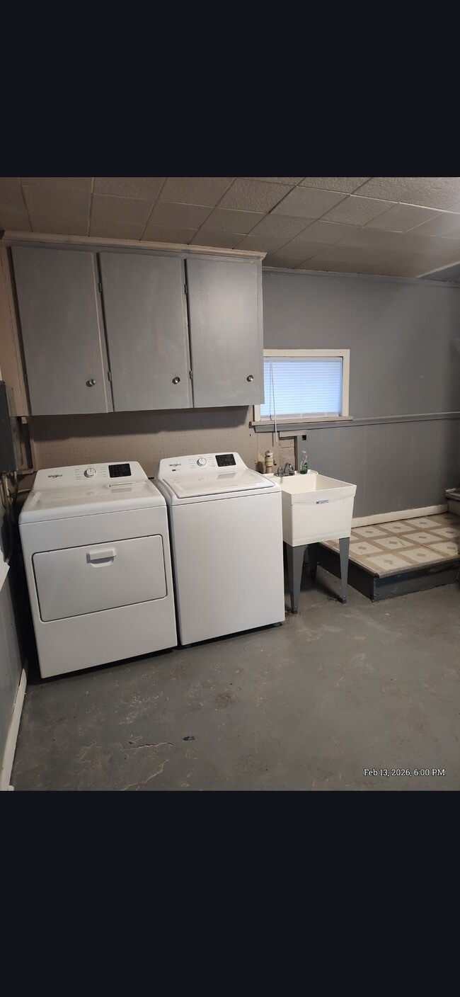 Building Photo - 11052 Chapp Ave