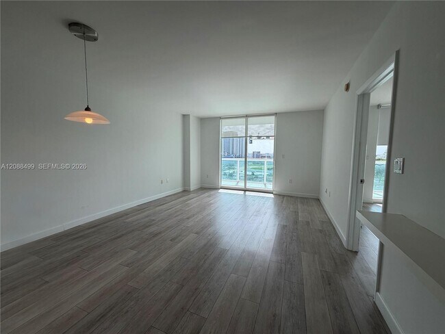 Building Photo - 1800 N Bayshore Dr