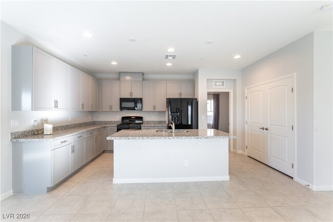 Building Photo - 747 N Water St