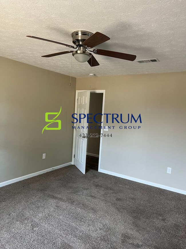 Building Photo - 3 bedroom 2 bath single family home