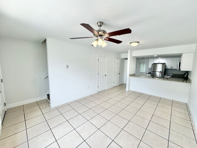 Building Photo - 1936 Sunshine Blvd