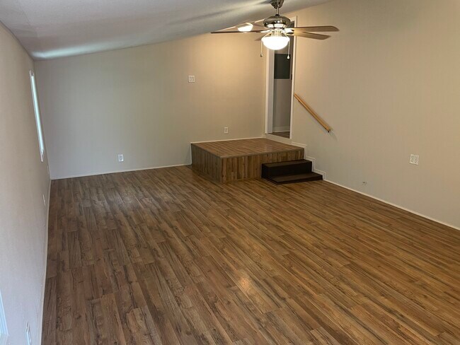 Spacious Family/Bonus Room - 311 Rugby Rd