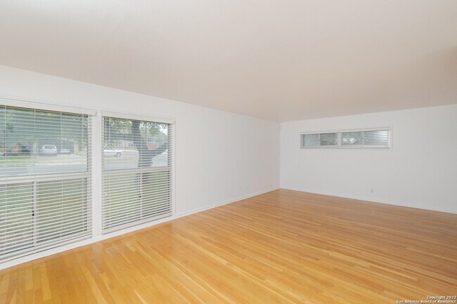 Building Photo - 103 Oakhurst Pl