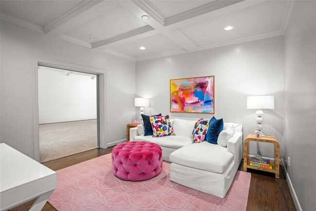 Building Photo - 5527 Briar Dr