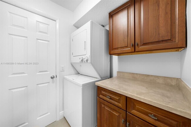 Building Photo - 8228 SW 81st Pl