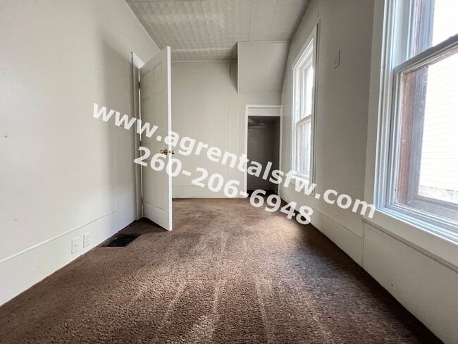 Building Photo - 2 bedroom house -  $300 off the first mont...