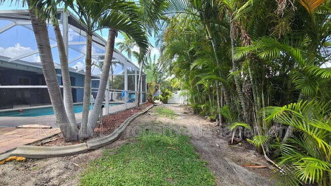 Building Photo - 4123 SW 21st Pl