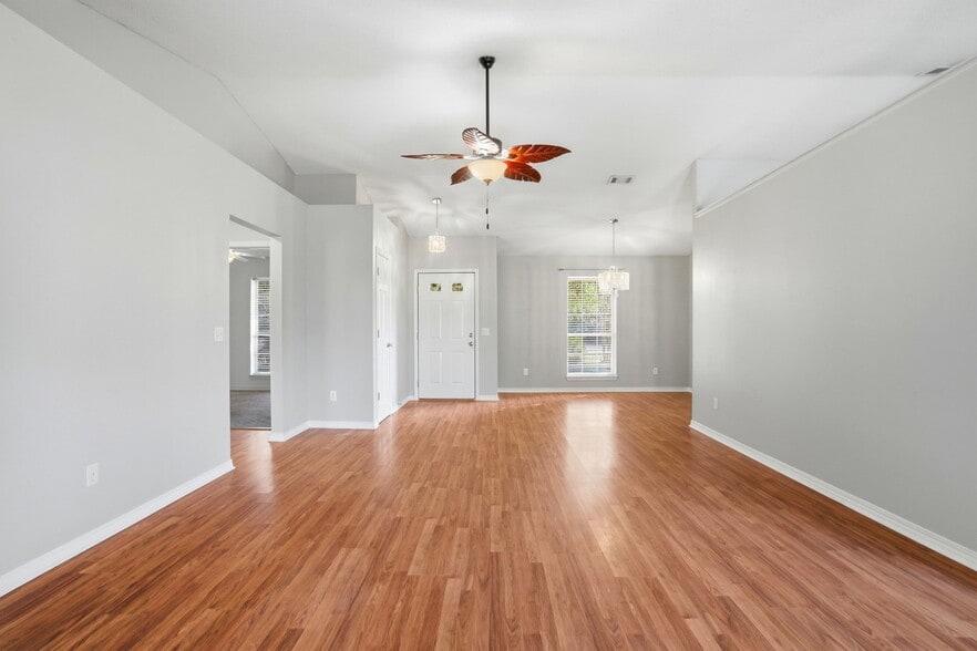 Building Photo - 3315 Bauer Rd