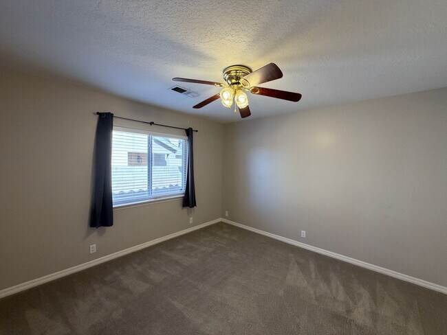 Building Photo - 3 Bedroom Home Near Louisiana Blvd NE & Paseo Del Norte Blvd NE!