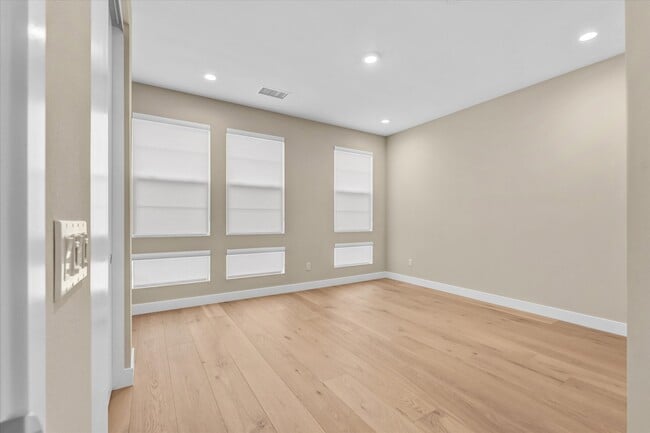 Building Photo - 1155 Poppy Ct