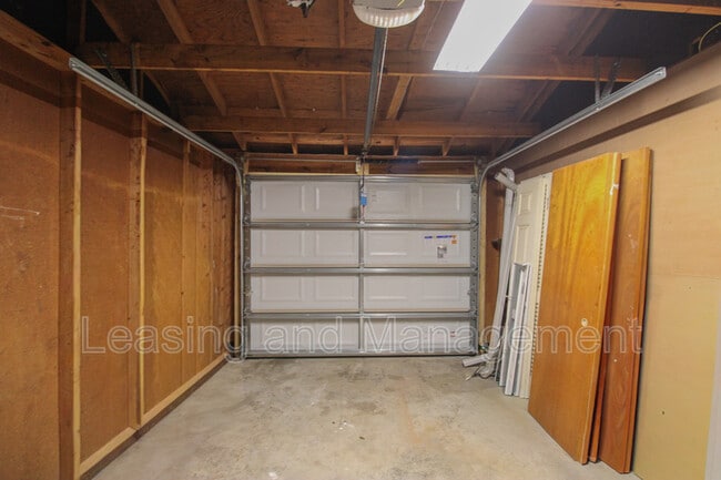 Building Photo - 305 Millcreek Dr