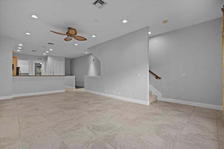 Building Photo - 4902 Vine Cliff Way E