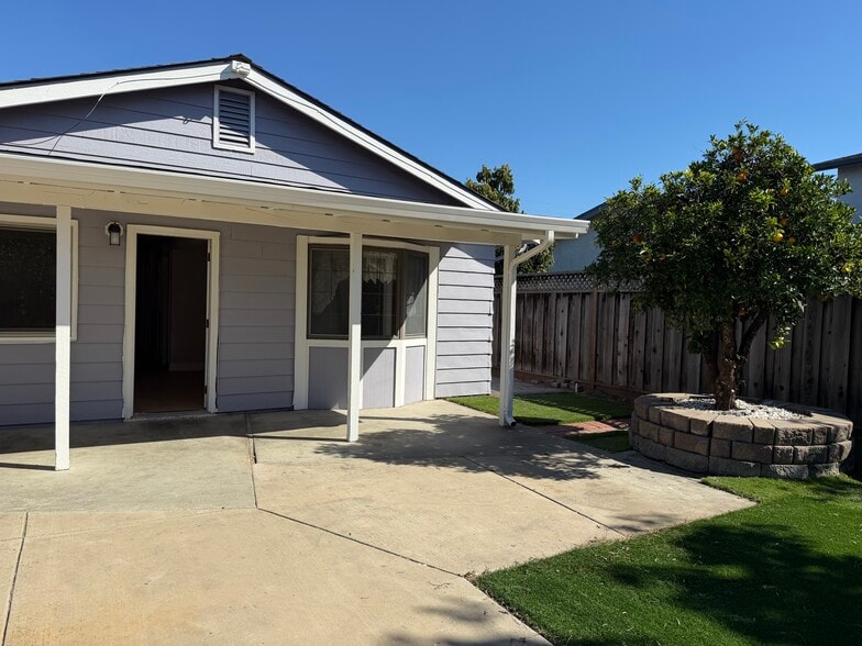 Building Photo - 43135 Gatewood St