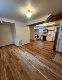 Building Photo - 304 NE 50th St