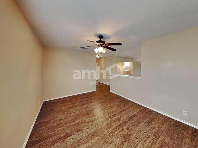 Building Photo - 105 Paige Bend