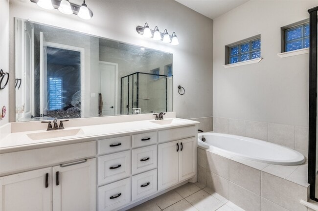 Building Photo - 630 Bridge St