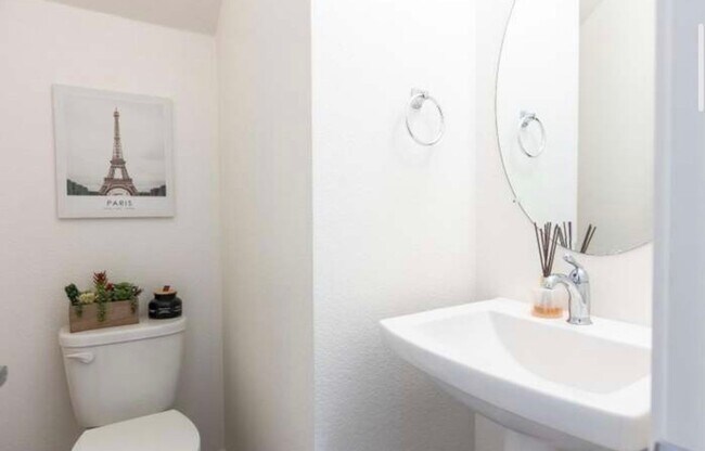 Building Photo - First Month Rent: FREE (with approved lease terms)