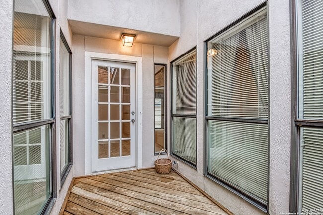 Building Photo - 14823 River Glen N