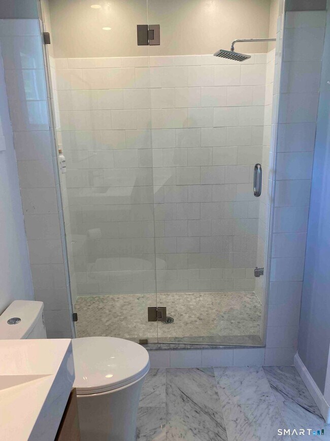 Building Photo - 44 Warren St