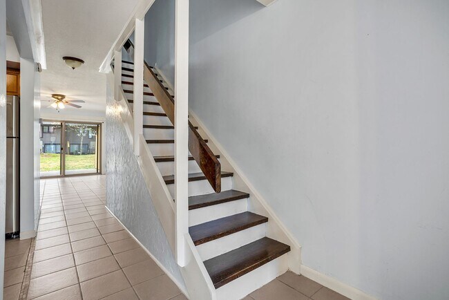 Building Photo - 2 Bedroom 1 Bath Condominium Located in Johnson City, TN