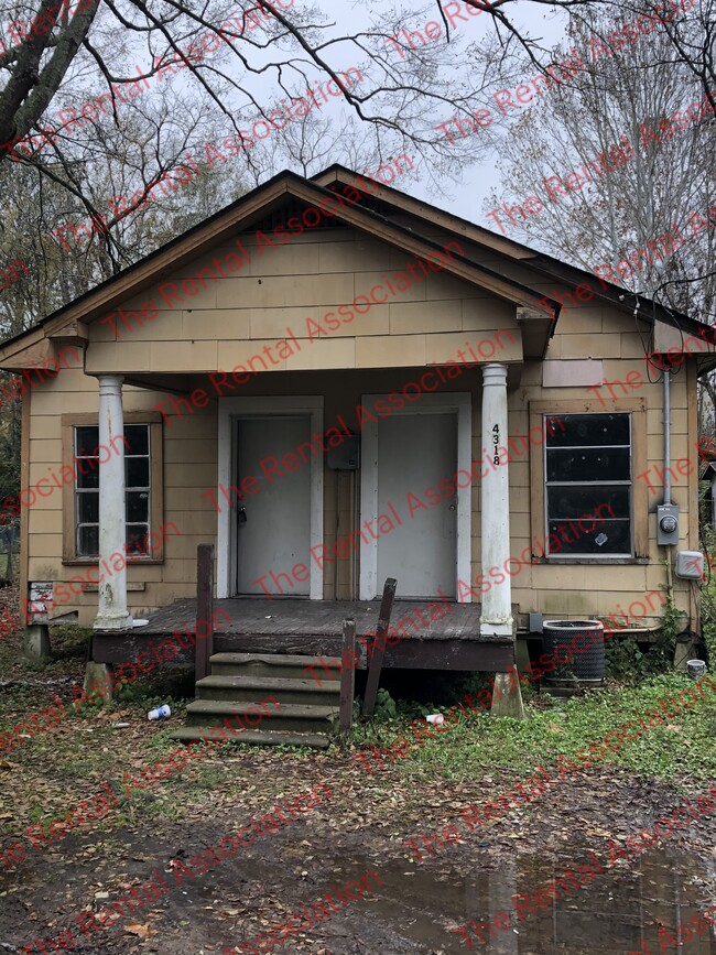 Primary Photo - 4318 Petain St