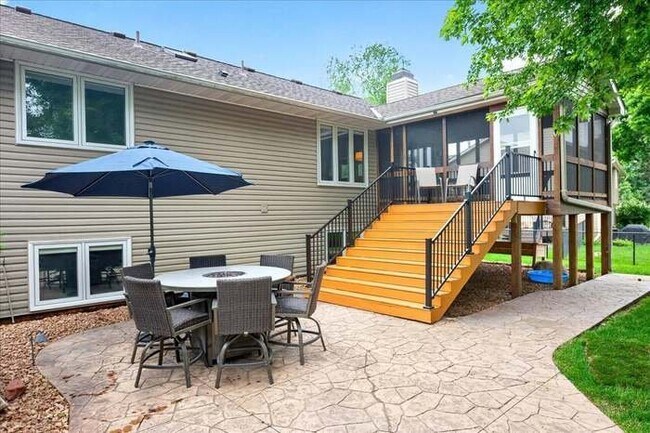 Building Photo - 1222 Saddlebrook Ln