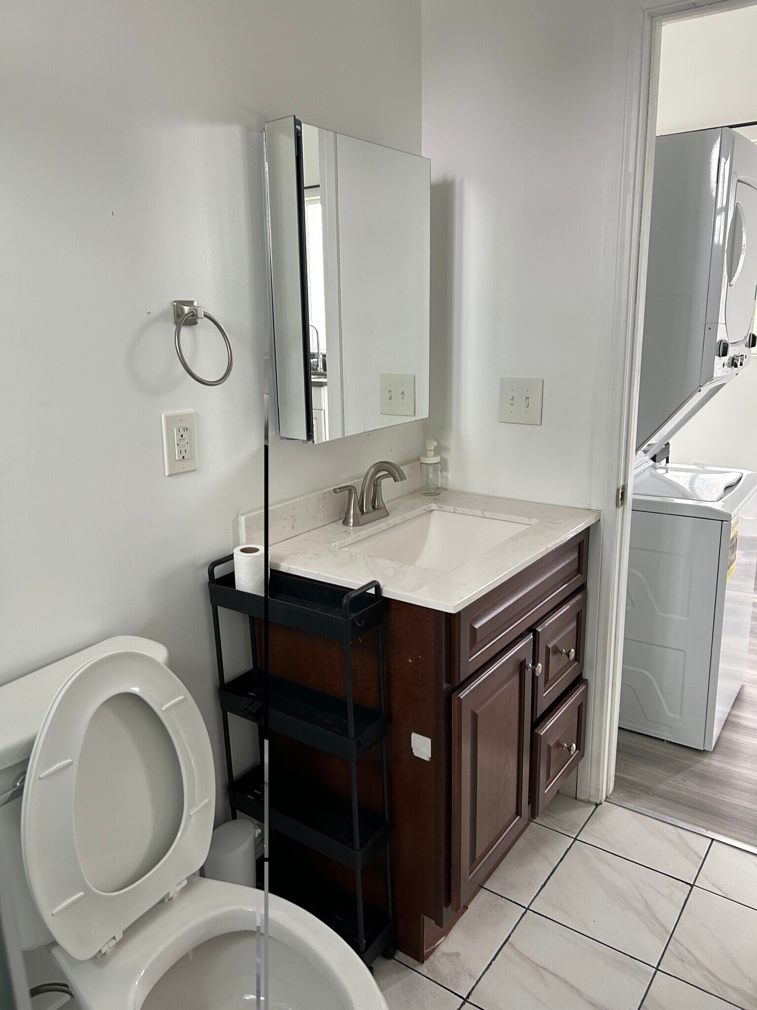 Building Photo - 5437 Clybourn Ave