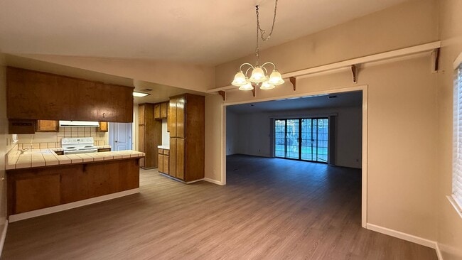 Building Photo - 782 Rachel Dr