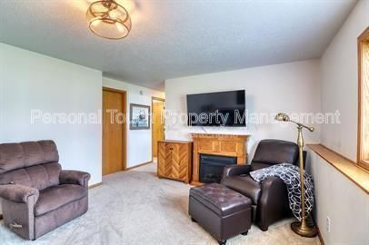 Building Photo - 19 Prairiewood Xing S