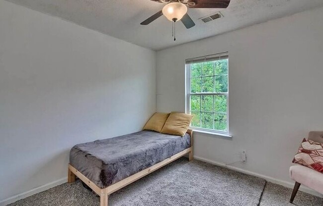 Building Photo - 189 Hester Woods Dr