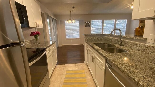 Building Photo - 1027 S Hiawassee Rd