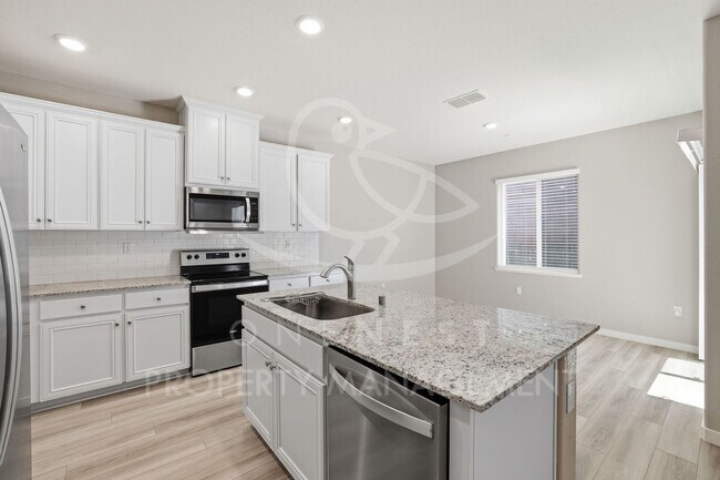 Building Photo - Practically Brand new | 3 bedroom 2.5 bathroom + loft