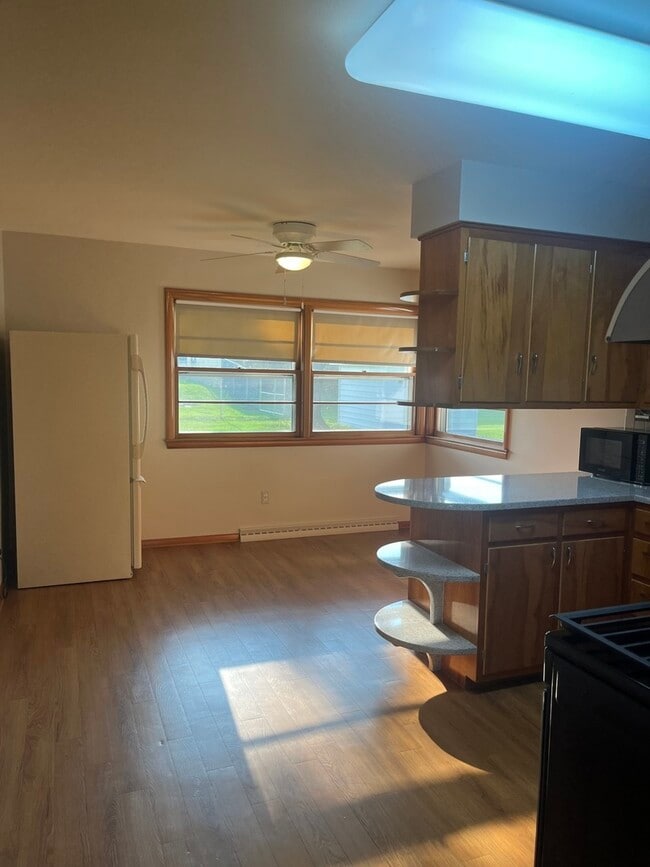 Building Photo - 532 Riley Dr