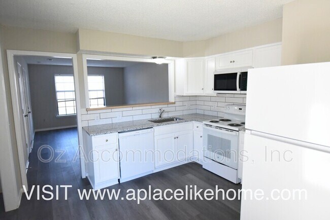 Building Photo - 912 S Edgebrook Ln