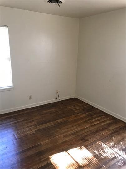 Building Photo - 109 W Vardeman Ave