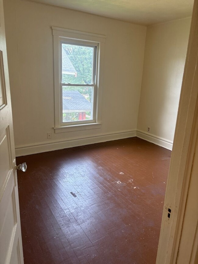 Building Photo - SPACIOUS 4 BEDROOM HOME READY TO WELCOME YOU