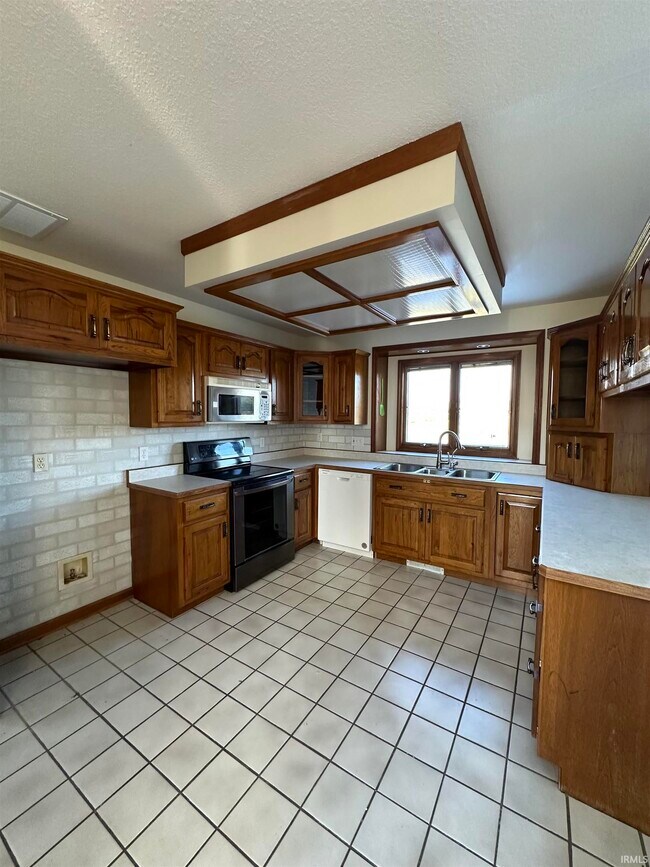 Building Photo - 22611 Campbell Rd