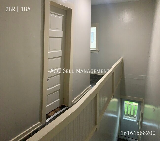 Primary Photo - 1311 Alpine Ave NW