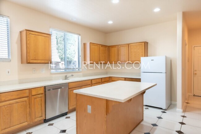 Building Photo - Charming 4 Bed, 2.5 Bath Home in Manteca, ...