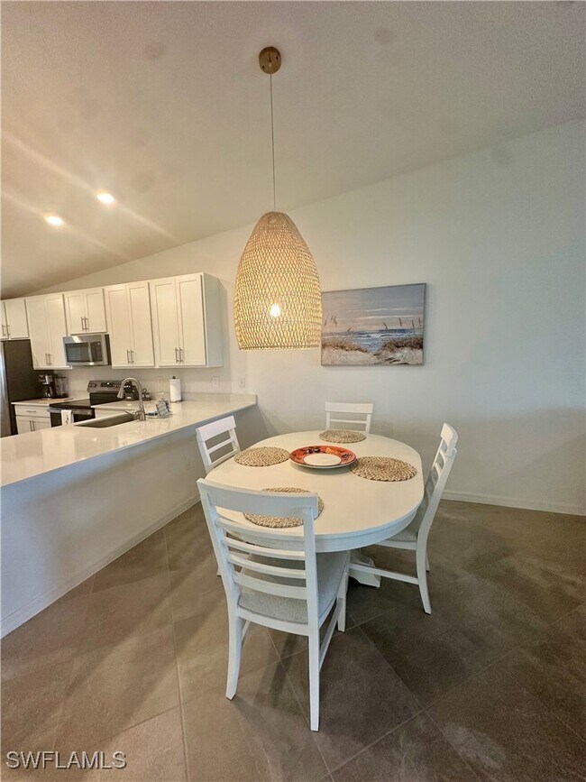 Building Photo - 15265 Grn Acrs Ave