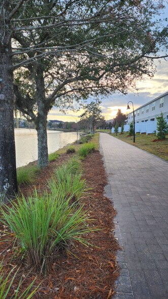 Building Photo - 545 Running Wds St