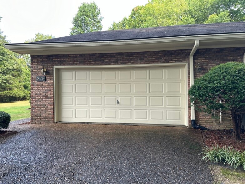 2 Car Garage - 275 Woodcastle Dr