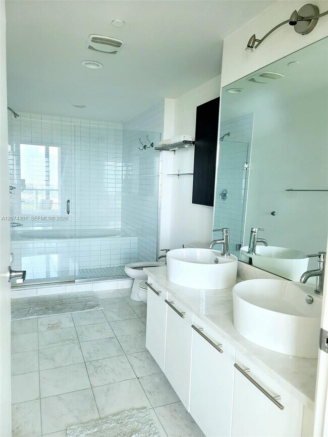 Building Photo - 888 Biscayne Blvd