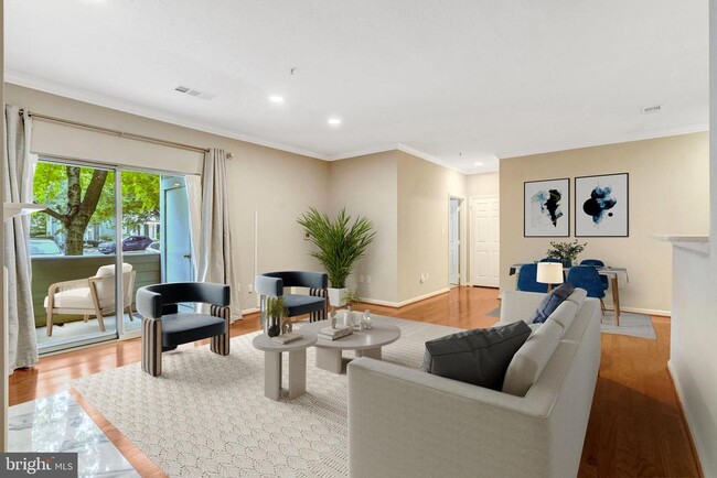 Primary Photo - 1701 Lake Shore Crest Dr