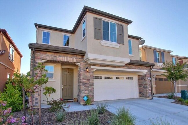 Building Photo - Beautiful Custom 3bd/2.5bth Home With Bonu...