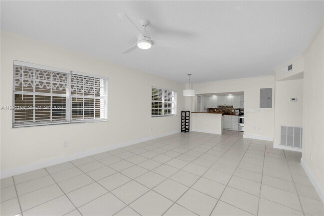 Building Photo - 462 Golden Isles Dr