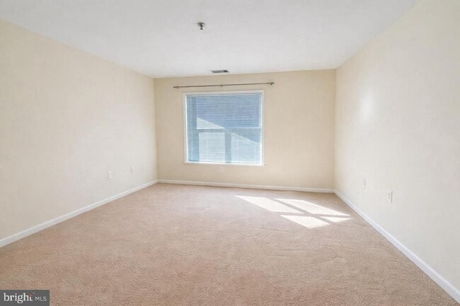 Building Photo - 5575 Seminary Rd