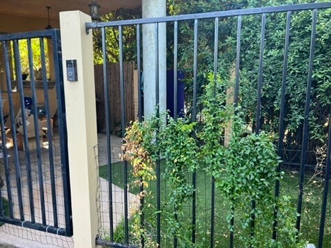 Patio / Garden area - 1817A Sheridan Rd