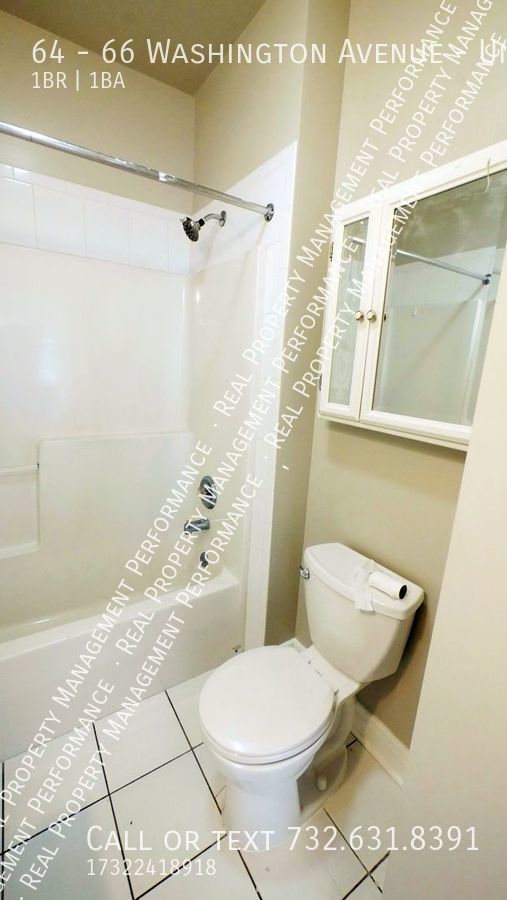 Building Photo - Very Large 1 Bedroom 1 Bath 1st floor apar...