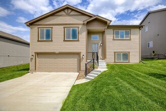 Building Photo - Must See In Whitetail Creek!!